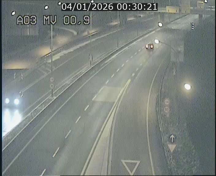 Traffic live webcam Luxembourg Croix de Gasperich - A3 - BK 0.4 - direction Luxembourg