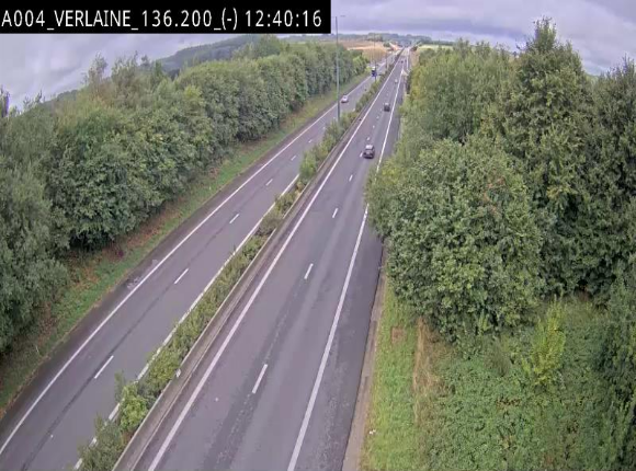 Webcam sur l'E411 à hauteur du pont surplombant la N40, à proximité de la sortie 26 Verlaine - Libramont-Chevigny. Vue orientée vers Namur