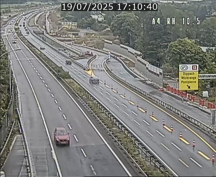 Traffic live webcam Luxembourg Pontpierre - A4 - BK 10.5 - direction Luxembourg
