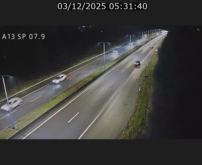 Traffic live webcam Luxembourg Jonction Lankelz - A13 direction Pétange - BK 7.9