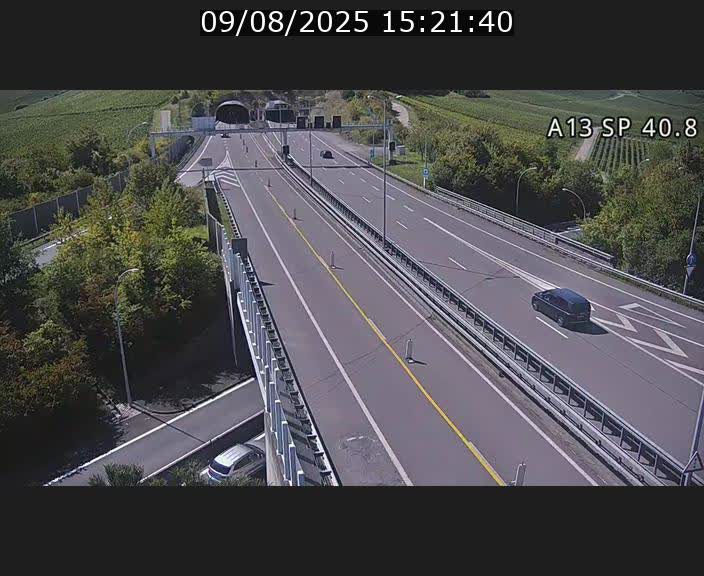 Webcam avec vue sur l'entrée côté allemand du tunnel Markusbierg à Schengen. Vue orientée vers le tunnel et Bettembourg