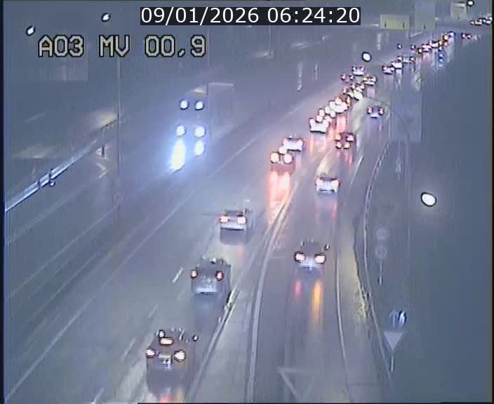 Traffic live webcam Luxembourg Croix de Gasperich - A3 - BK 0.4 - direction Luxembourg