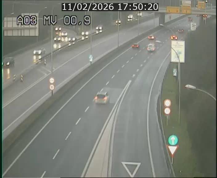 Traffic live webcam Luxembourg Croix de Gasperich - A3 - BK 0.4 - direction Luxembourg
