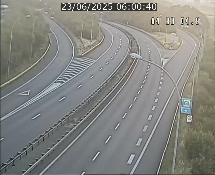 Traffic live webcam Luxembourg Leudelange - A4 - BK 4.9 - direction Luxembourg