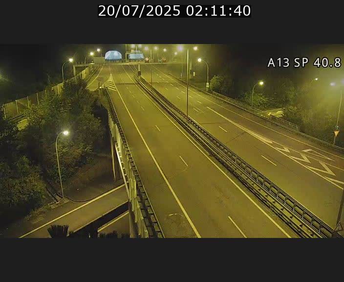 Webcam avec vue sur l'entrée côté allemand du tunnel Markusbierg à Schengen. Vue orientée vers le tunnel et Bettembourg