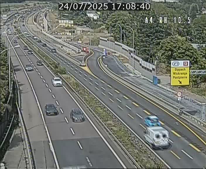 Traffic live webcam Luxembourg Pontpierre - A4 - BK 10.5 - direction Luxembourg