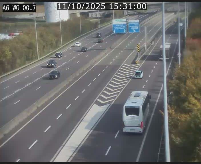 Traffic live webcam Luxembourg Croix de Cessange - A6 - BK 0.7 - direction A3 France