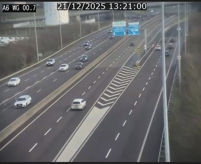 Traffic live webcam Luxembourg Croix de Cessange - A6 - BK 0.7 - direction A3 France