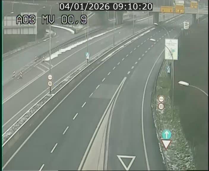 Traffic live webcam Luxembourg Croix de Gasperich - A3 - BK 0.4 - direction Luxembourg