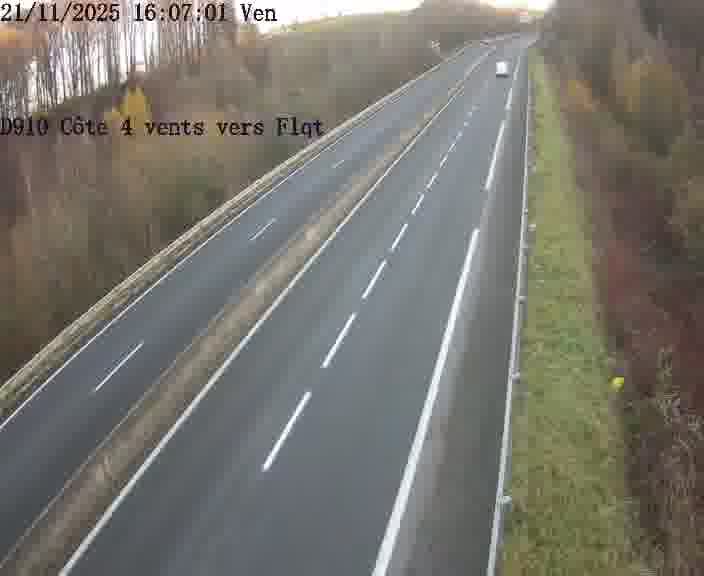 Webcam sur la D910 située dans la Côte des 4 vents. Vue orientée vers le haut de la côte, vers Faulquemont
