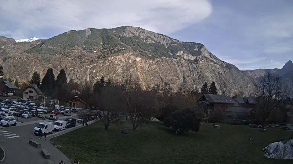 Webcam au niveau de la mairie du village du Bourg d'Oisans, aux pieds de l'Alpe d'Huez et aux portes du parc des Écrins