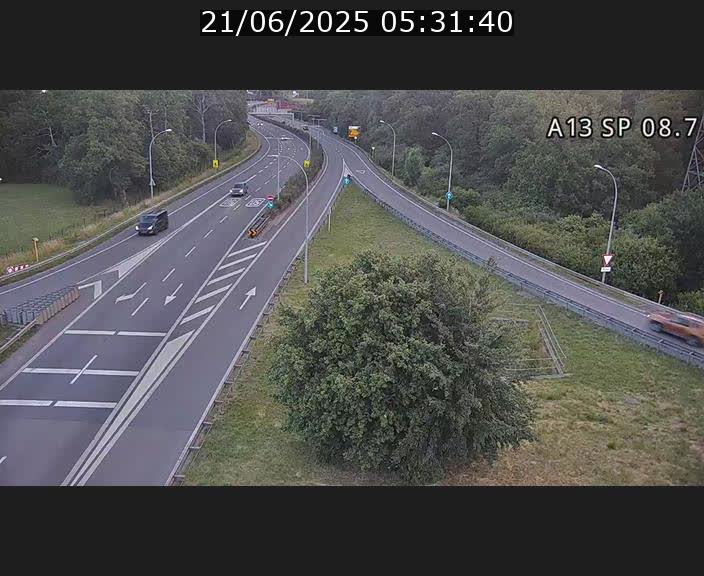Traffic live webcam Luxembourg Jonction Lankelz - A13 direction Pétange - BK 8.7 