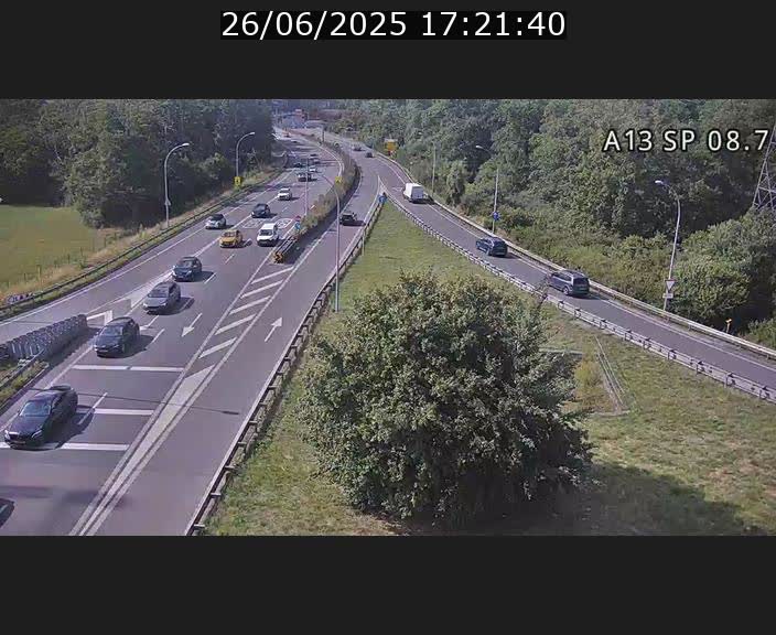 Traffic live webcam Luxembourg Jonction Lankelz - A13 direction Pétange - BK 8.7 
