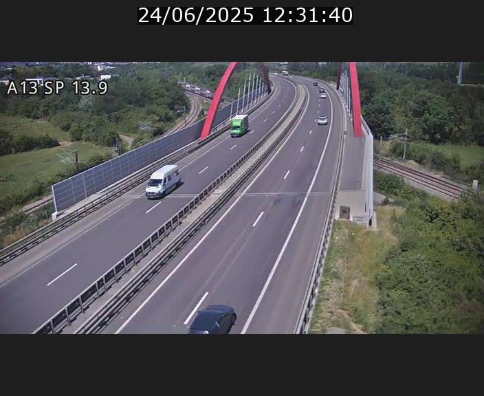 Traffic live webcam Luxembourg Kayl - A13 direction Esch-sur-Alzette/Luxembourg-ville - BK 13.9