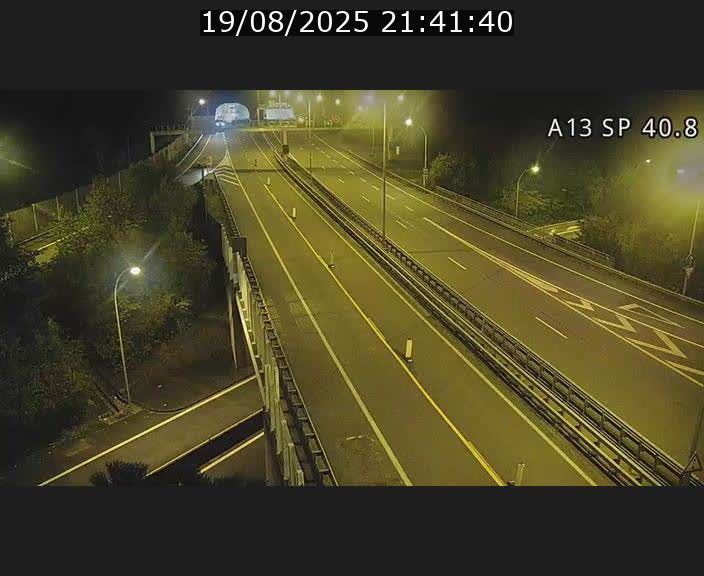 Webcam avec vue sur l'entrée côté allemand du tunnel Markusbierg à Schengen. Vue orientée vers le tunnel et Bettembourg