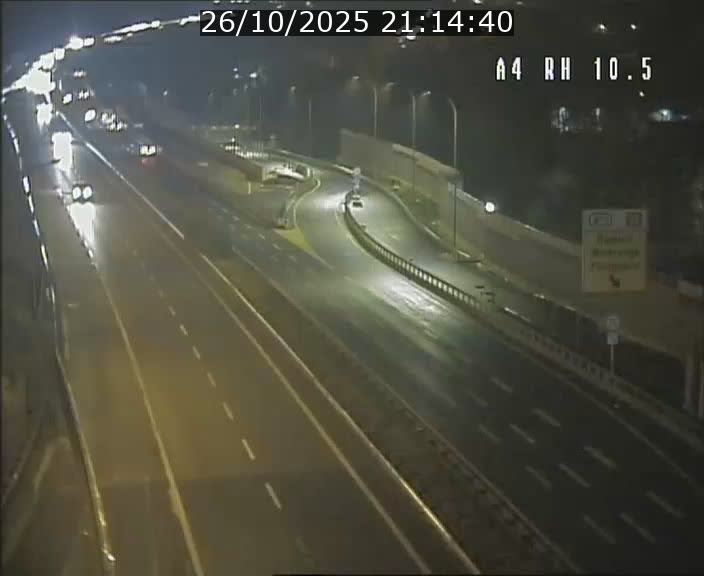 Traffic live webcam Luxembourg Pontpierre - A4 - BK 10.5 - direction Luxembourg
