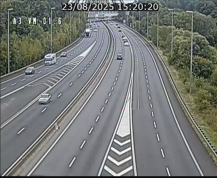 Traffic live webcam Luxembourg - Croix de Gasperich - A3 - BK 1.6 - direction France/Aire de Berchem