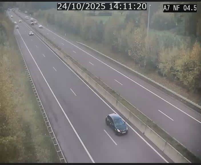 Caméra autoroute Luxembourg A7 - Passage à gibier Rëngelbour - direction Tunnel Grouft