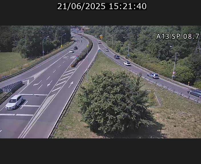 Traffic live webcam Luxembourg Jonction Lankelz - A13 direction Pétange - BK 8.7 