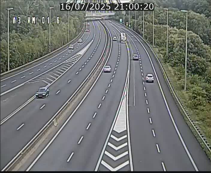 Traffic live webcam Luxembourg - Croix de Gasperich - A3 - BK 1.6 - direction France/Aire de Berchem