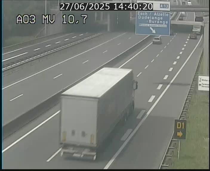 Traffic live webcam Luxembourg Croix de Bettembourg - A3 - BK 10.7 - direction France