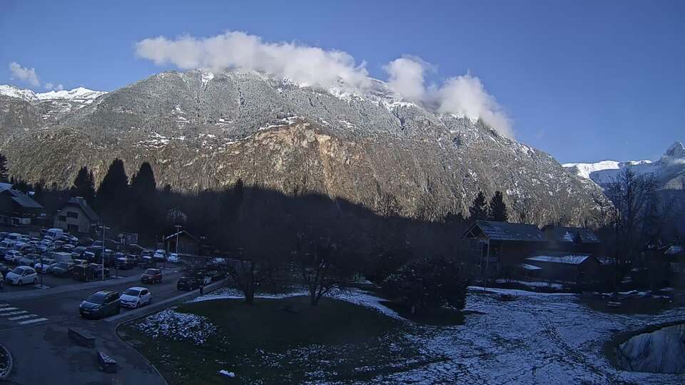 Webcam au niveau de la mairie du village du Bourg d'Oisans, aux pieds de l'Alpe d'Huez et aux portes du parc des Écrins
