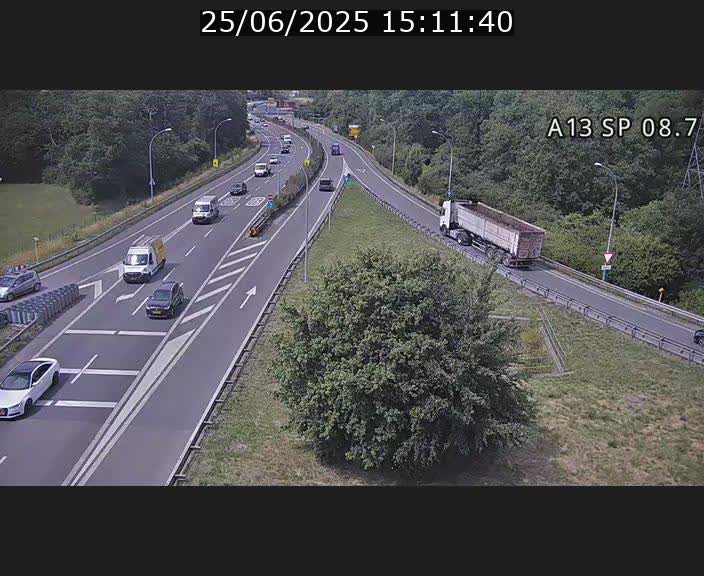 Traffic live webcam Luxembourg Jonction Lankelz - A13 direction Pétange - BK 8.7 