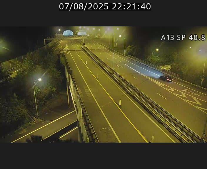 Webcam avec vue sur l'entrée côté allemand du tunnel Markusbierg à Schengen. Vue orientée vers le tunnel et Bettembourg