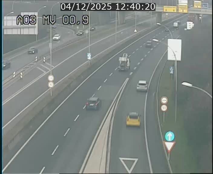 Traffic live webcam Luxembourg Croix de Gasperich - A3 - BK 0.4 - direction Luxembourg