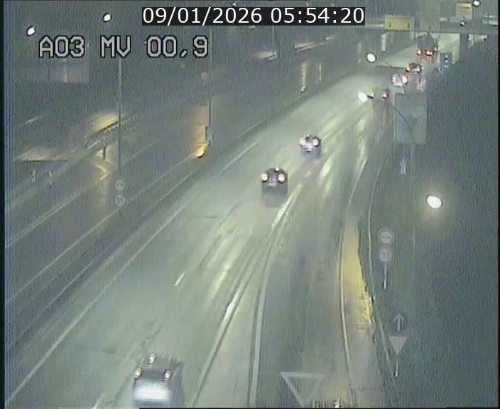 Traffic live webcam Luxembourg Croix de Gasperich - A3 - BK 0.4 - direction Luxembourg