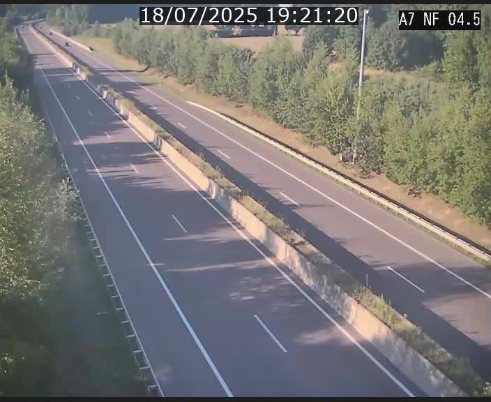 Caméra autoroute Luxembourg A7 - Passage à gibier Rëngelbour - direction Tunnel Grouft