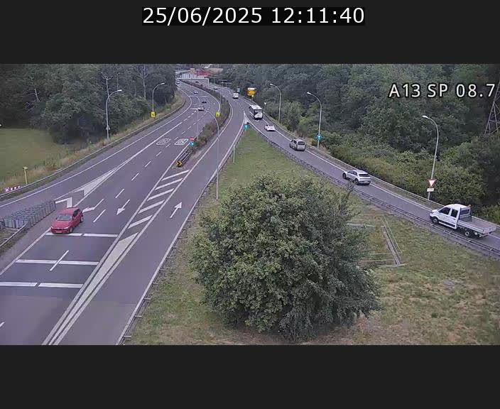Traffic live webcam Luxembourg Jonction Lankelz - A13 direction Pétange - BK 8.7 