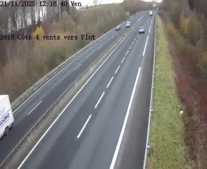 Webcam sur la D910 située dans la Côte des 4 vents. Vue orientée vers le haut de la côte, vers Faulquemont