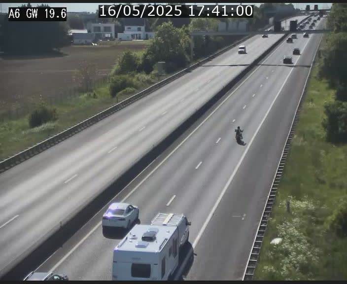 Traffic live webcam Luxembourg - Steinfort - A6 - BK 19.6 - direction Belgique