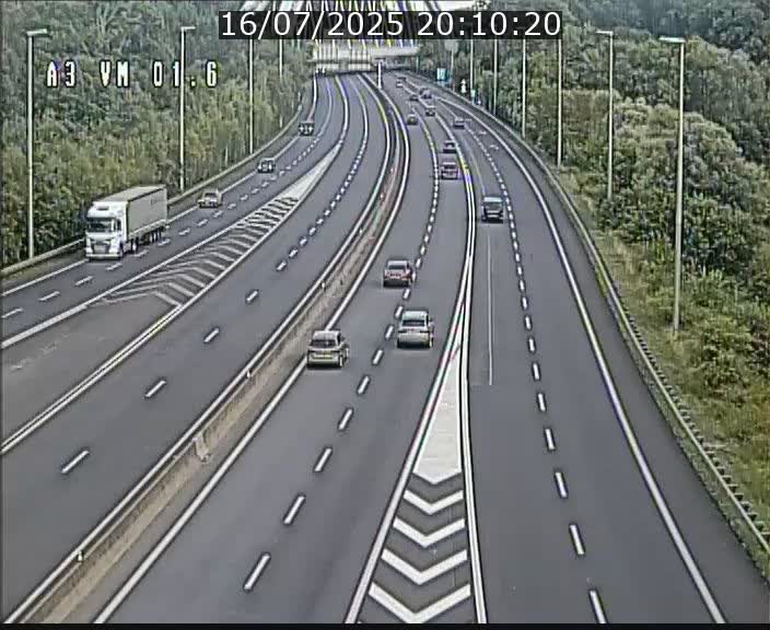 Traffic live webcam Luxembourg - Croix de Gasperich - A3 - BK 1.6 - direction France/Aire de Berchem