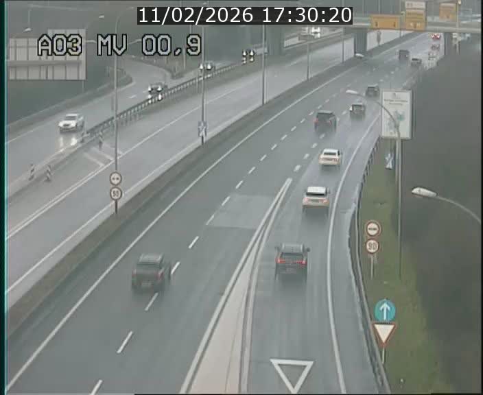 Traffic live webcam Luxembourg Croix de Gasperich - A3 - BK 0.4 - direction Luxembourg