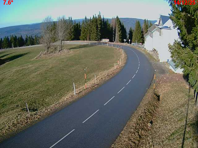 Webcam en haut du col du Ballon d'Alsace sur la D465 à 1075 mètres d'altitude dans les Vosges