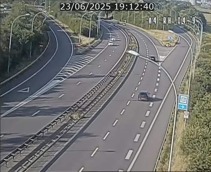 Traffic live webcam Luxembourg Leudelange - A4 - BK 4.9 - direction Luxembourg