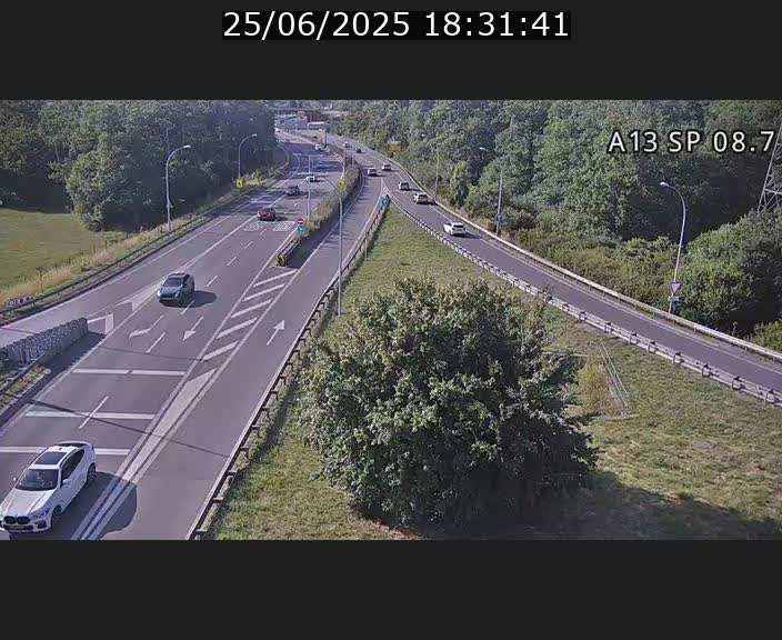 Traffic live webcam Luxembourg Jonction Lankelz - A13 direction Pétange - BK 8.7 