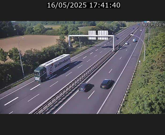 Traffic live webcam Luxembourg Croix de Bettembourg, rond-point d'Hellange - A13 direction Allemagne - BK 20.9