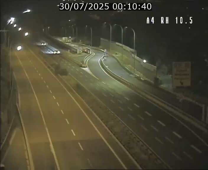 Traffic live webcam Luxembourg Pontpierre - A4 - BK 10.5 - direction Luxembourg