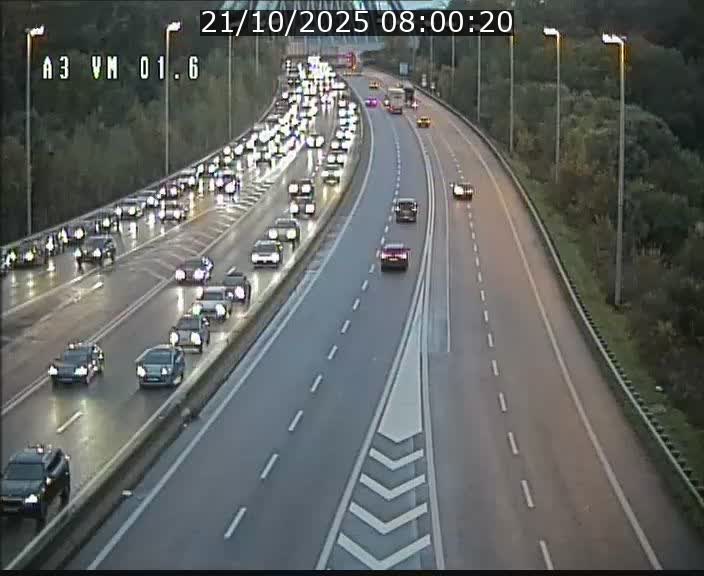 Traffic live webcam Luxembourg - Croix de Gasperich - A3 - BK 1.6 - direction France/Aire de Berchem