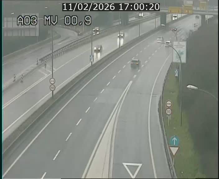 Traffic live webcam Luxembourg Croix de Gasperich - A3 - BK 0.4 - direction Luxembourg