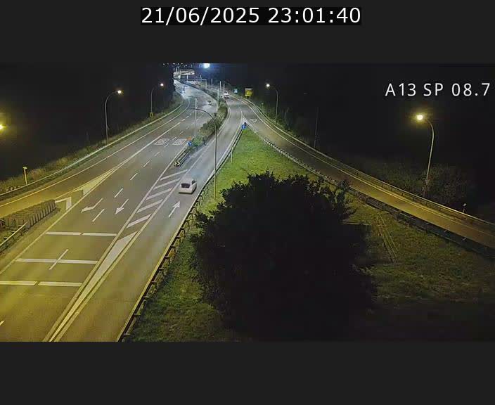 Traffic live webcam Luxembourg Jonction Lankelz - A13 direction Pétange - BK 8.7 