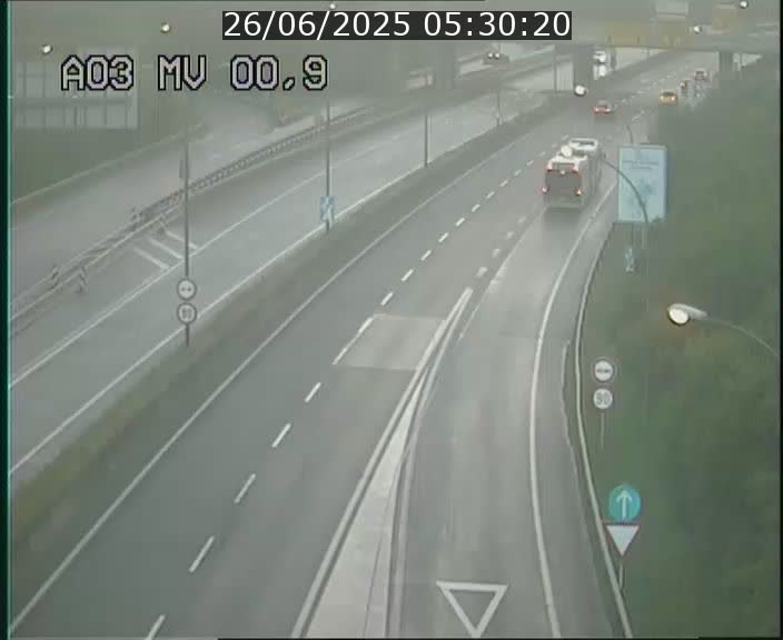 Traffic live webcam Luxembourg Croix de Gasperich - A3 - BK 0.4 - direction Luxembourg