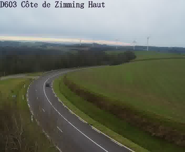 Webcam sur la D603 située en haut de la Côte de Zimming. Vue orientée vers Saint-Avold.