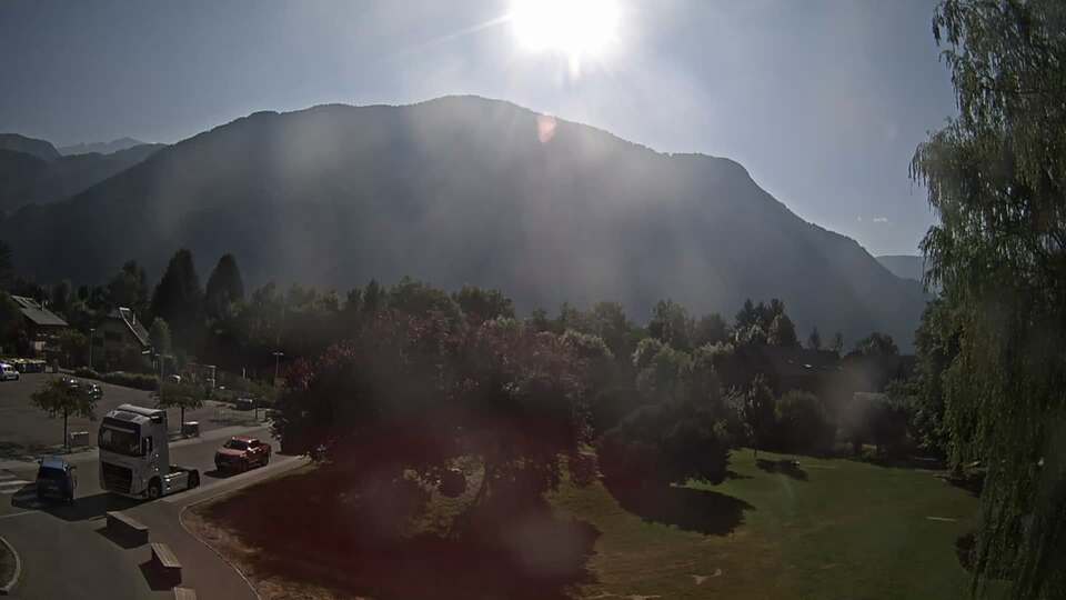 Webcam au niveau de la mairie du village du Bourg d'Oisans, aux pieds de l'Alpe d'Huez et aux portes du parc des Écrins