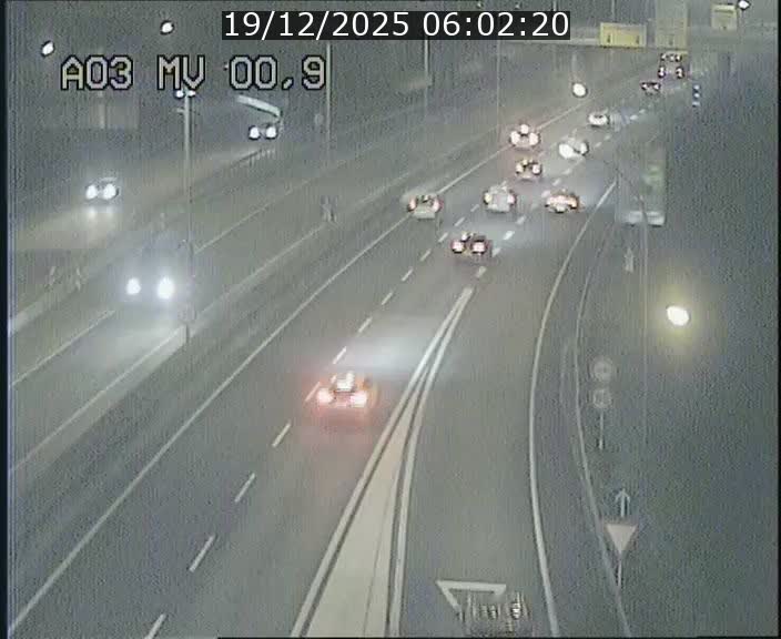 Traffic live webcam Luxembourg Croix de Gasperich - A3 - BK 0.4 - direction Luxembourg