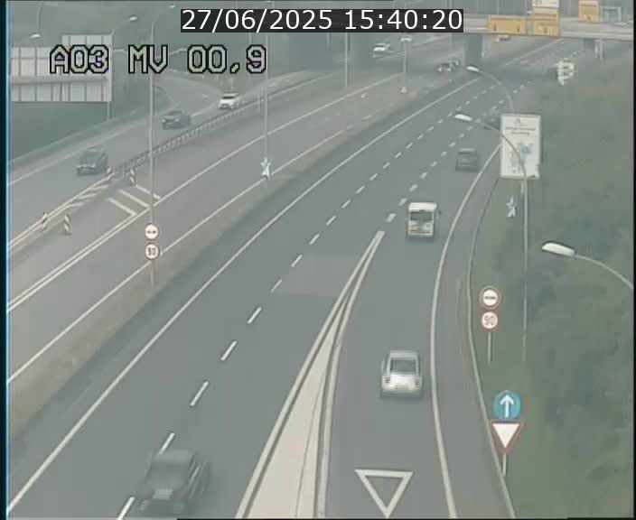 Traffic live webcam Luxembourg Croix de Gasperich - A3 - BK 0.4 - direction Luxembourg