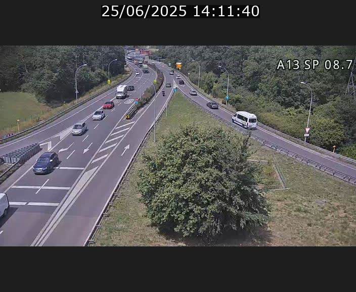Traffic live webcam Luxembourg Jonction Lankelz - A13 direction Pétange - BK 8.7 